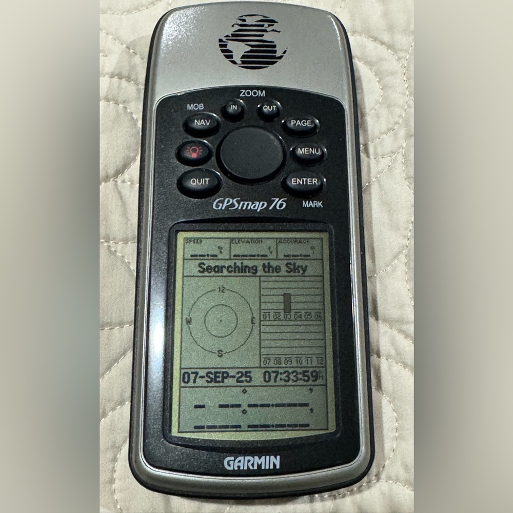 Garmin GPSMAP 76 Handheld w/ Quick Reference - Picture 5 of 6